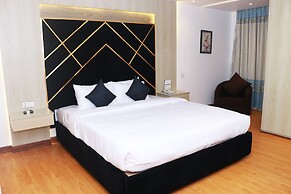 Royal Raj Hotel & Condominium