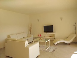 Penthouse-5 Guests-balcony-aircon-parking