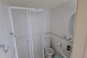 Penthouse-5 Guests-balcony-aircon-parking