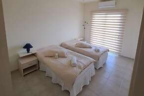 Penthouse-5 Guests-balcony-aircon-parking