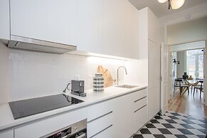 Liiiving in Porto - Art Design Apartment