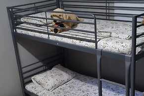 2br-7 Guests-free Parking-pool-aircon