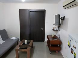 2br-7 Guests-free Parking-pool-aircon