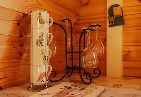 Glamping in Wiltshire the Green Knoll is a Charm