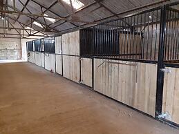 Glamping in Wiltshire the Green Knoll is a Charm