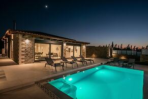 Alexia s Luxury Oasis