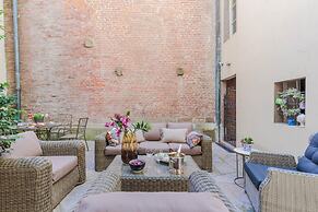 Vissi D Arte an Apartment With Garden