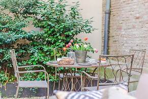 Vissi D Arte an Apartment With Garden