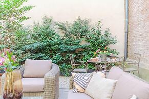 Vissi D Arte an Apartment With Garden