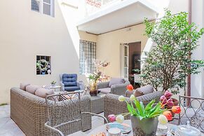 Vissi D Arte an Apartment With Garden