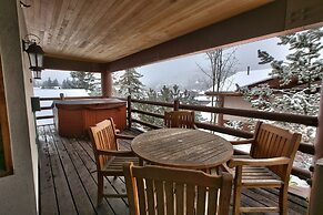 Luxury Three Bedroom Suite with Mountain Views and Hot Tub 3 Apartment