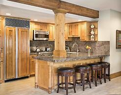 Three Bedroom Suite 3 Apartment Hotel by Redawning