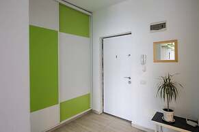Stunning Green Studio 43