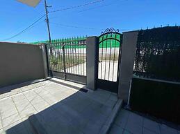 Luxurious Beach House With Wi-fi and Parking