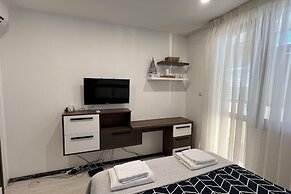 Luxurious Beach House With Wi-fi and Parking