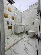 Luxurious Beach House With Wi-fi and Parking