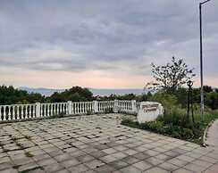 Luxurious Beach House With Wi-fi and Parking