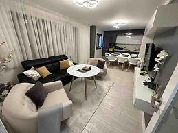 Luxurious Beach House With Wi-fi and Parking