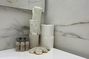 Luxurious Beach House With Wi-fi and Parking