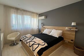 Luxurious Beach House With Wi-fi and Parking