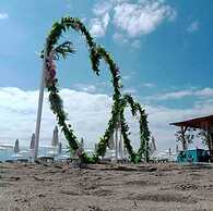 Luxurious Beach House With Wi-fi and Parking