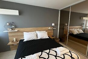 Luxurious Beach House With Wi-fi and Parking