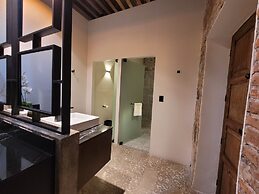 Milo Collection Hotel