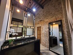 Milo Collection Hotel