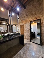 Milo Collection Hotel