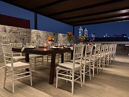 Milo Collection Hotel