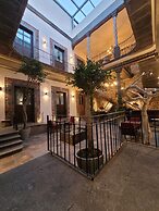 Milo Collection Hotel