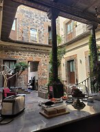 Milo Collection Hotel