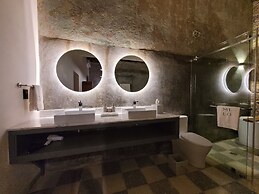 Milo Collection Hotel