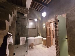 Milo Collection Hotel