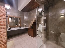 Milo Collection Hotel