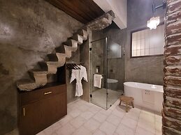 Milo Collection Hotel