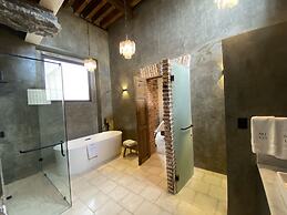 Milo Collection Hotel