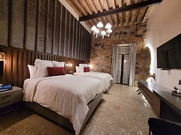 Milo Collection Hotel