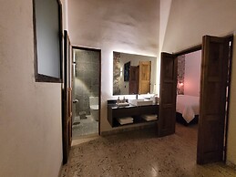 Milo Collection Hotel