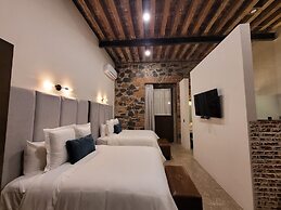 Milo Collection Hotel