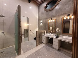 Milo Collection Hotel