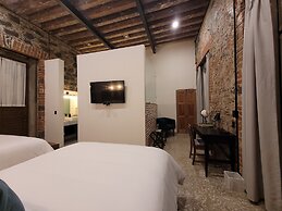 Milo Collection Hotel