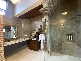 Milo Collection Hotel