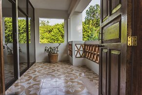 Nomad Beach House - Hostel