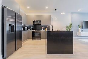 Your Orlando Retreat: Warm and Welcoming Townhome