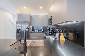 Your Orlando Retreat: Warm and Welcoming Townhome