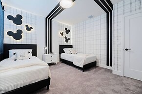 Your Orlando Retreat: Warm and Welcoming Townhome