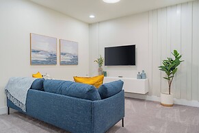 Your Orlando Retreat: Warm and Welcoming Townhome