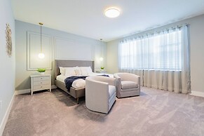 Your Orlando Retreat: Warm and Welcoming Townhome