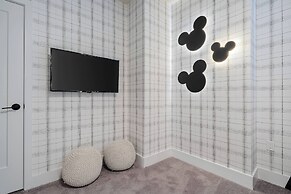 Your Orlando Retreat: Warm and Welcoming Townhome